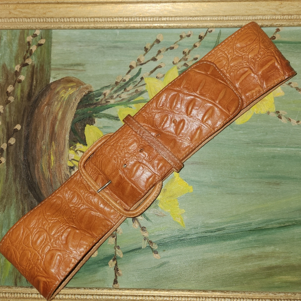 FOB trading  Genuine Leather Ladies Sz M Belt Alligator Pattern